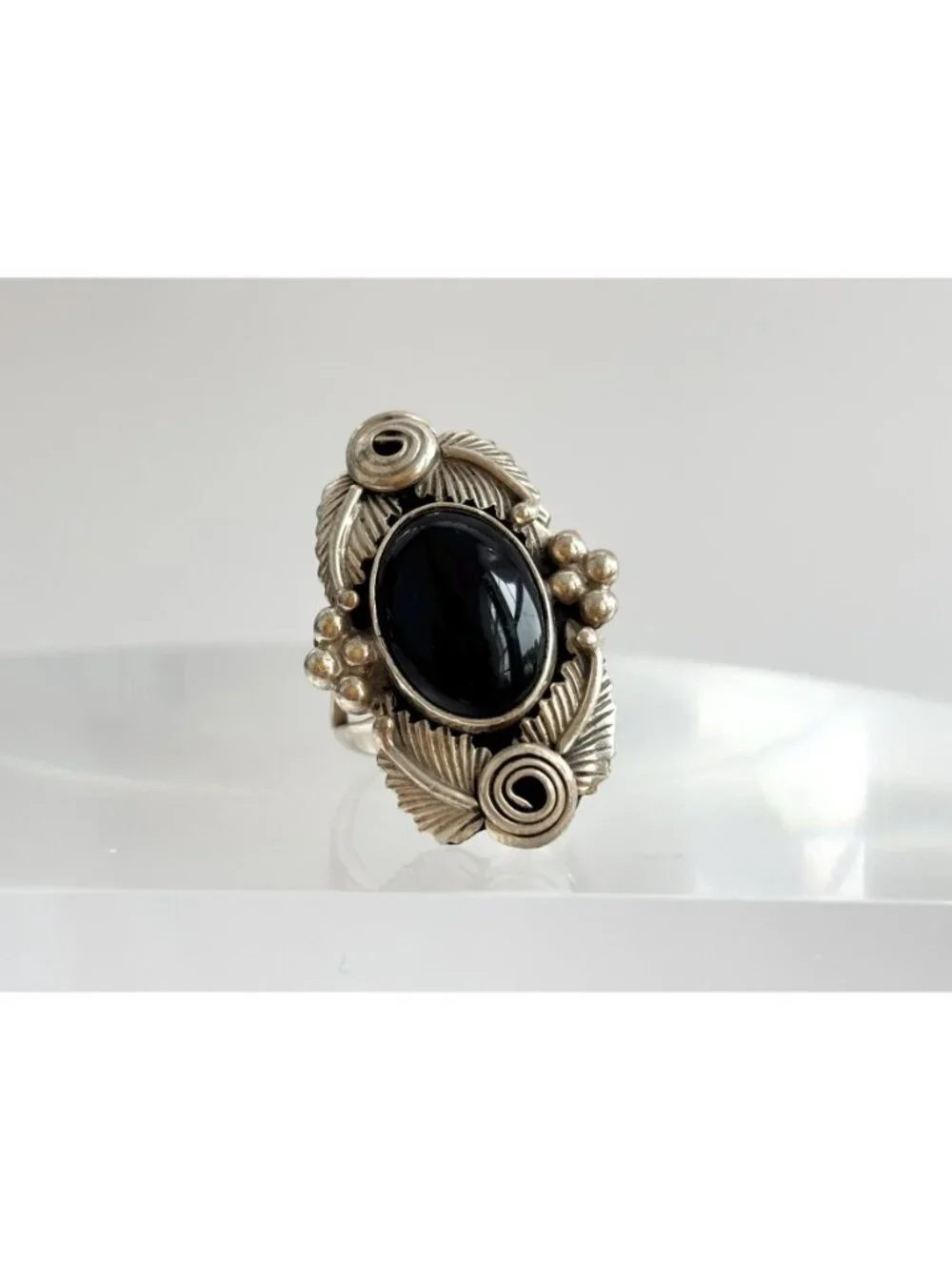 Navajo Made Black Onyx Leaf Accented Sterling Silver 925 Vintage Ring - sz 6.75